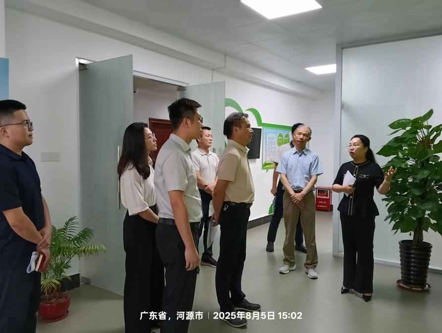 市人大社会委专职副主任一行调研市12355青少年综合服务中心